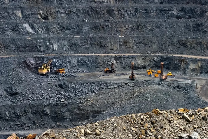 Ações de commodities disparam 5% com nova alta do minério de ferro