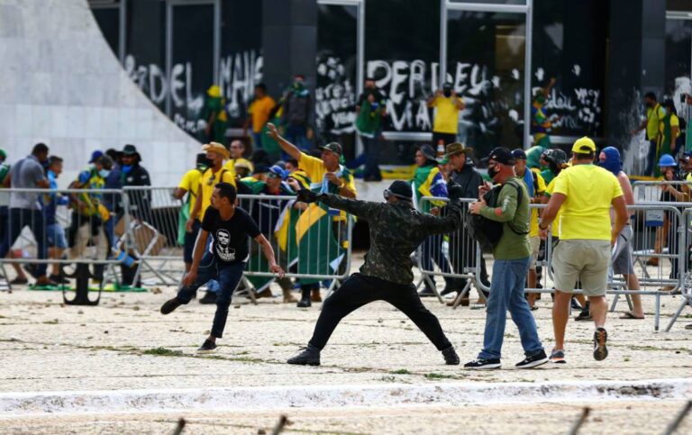 O direito digital será fundamental para identificar golpistas