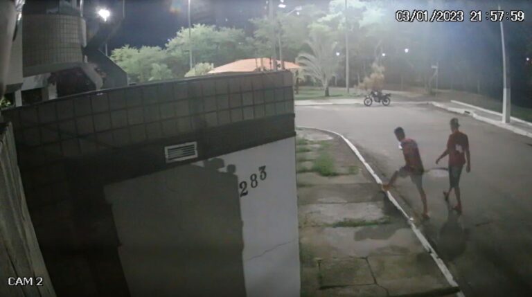 Polícia divulga imagens de autores de roubo de carro em Aracaju