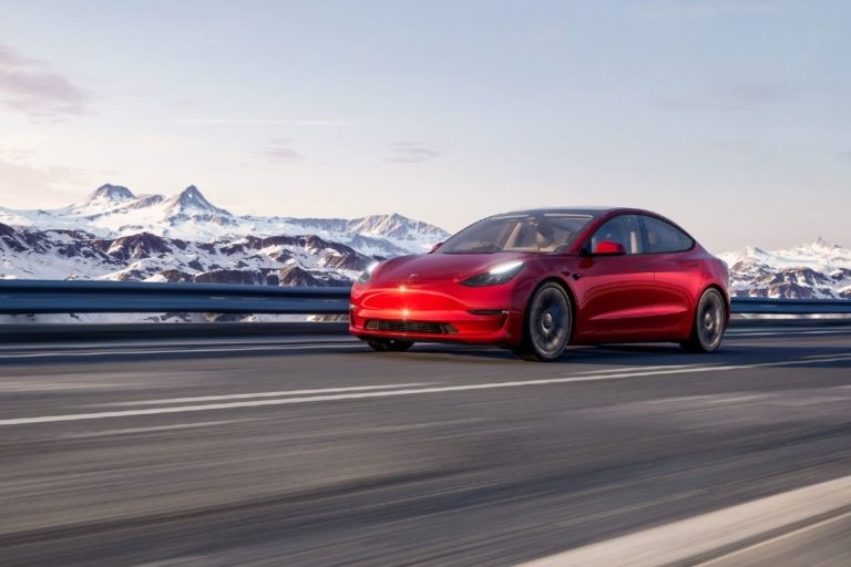 Como a redução no preço dos carros da Tesla estremece o mercado