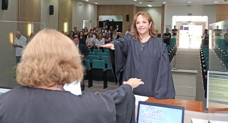 Desembargadora Ana Lúcia Freire toma posse como membro titular do TRE-SE