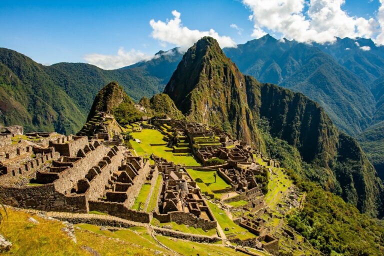 Machu Picchu reabre para turistas, após fechamento por quase um mês