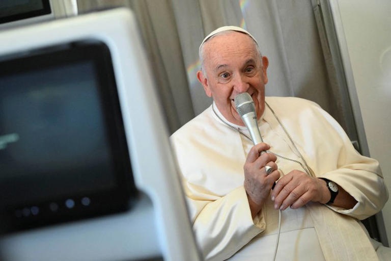 Papa diz que conservadores da Igreja exploraram morte do papa emérito Bento 16