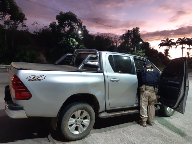Polícia Rodoviária Federal recupera veículo roubado na Bahia