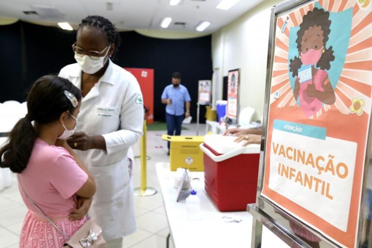 Aracaju volta a vacinar crianças de seis meses a 11 anos