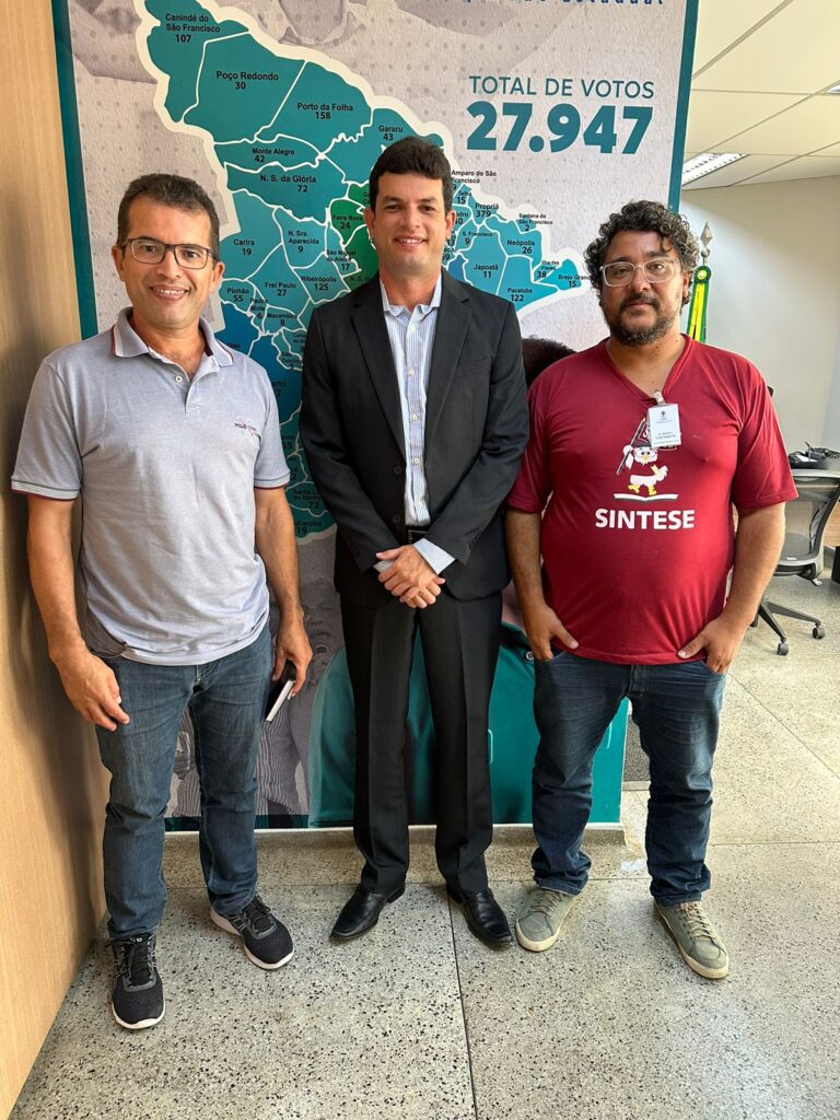 Deputado Paulo Júnior discute melhorias para educação com direção do Sintese