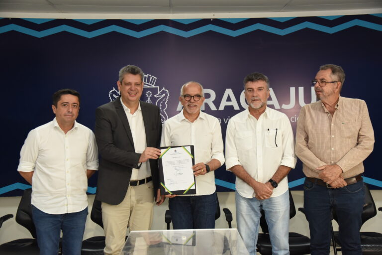 Edvaldo anuncia construção de nova avenida na Coroa do Meio