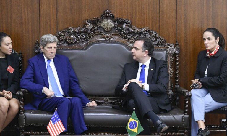 No Senado, Kerry discute pauta ambiental e parcerias com o Brasil