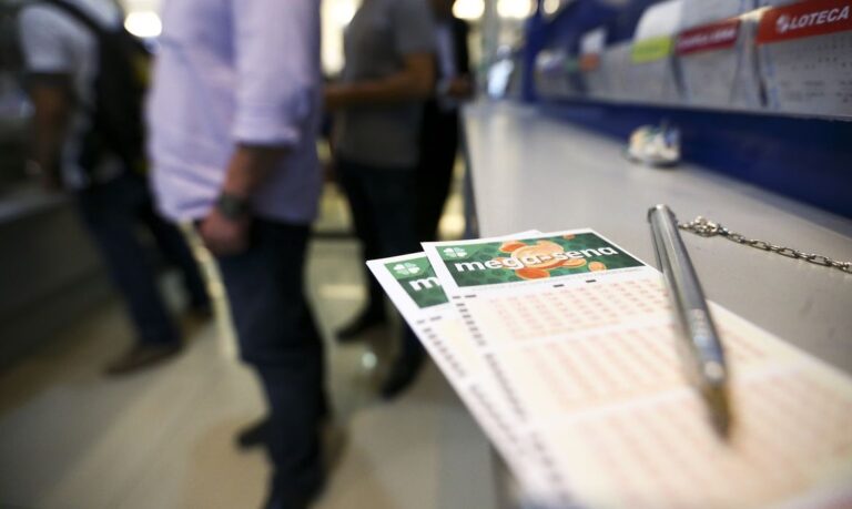 Mega-Sena acumula e pode pagar R$ 33 milhões nesta terça-feira