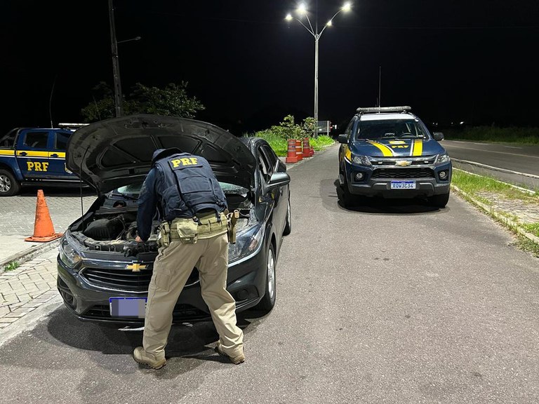 PRF recupera em Umbaúba carro roubado na Bahia