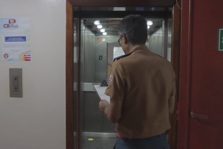CB alerta sobre regras de segurança no uso de elevadores
