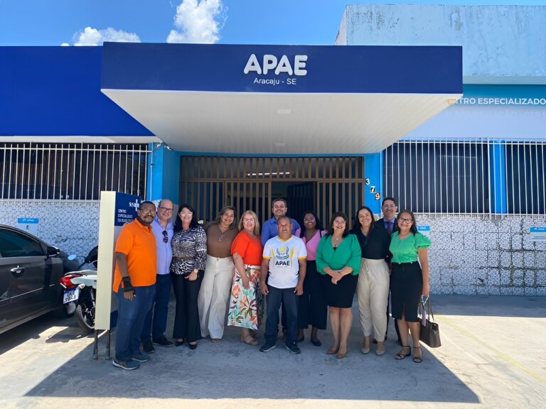 Equipe do Ministro da Secretaria-Geral da Presidência visita Apae Aracaju