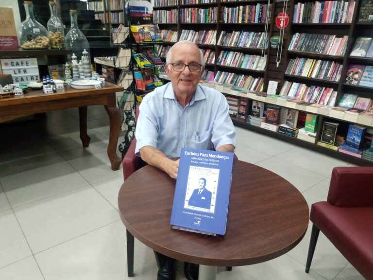Vladimir Carvalho lança 2ª edição do livro “Euclides Paes Mendonça: um político do passado”