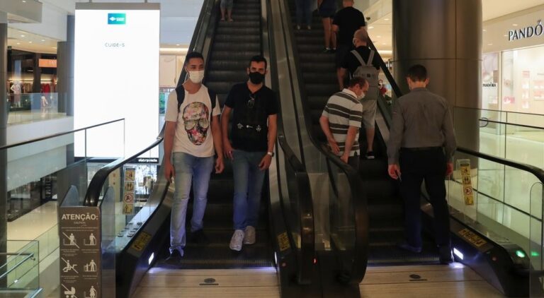 Jovens são os mais afetados pelos efeitos da pandemia, mostra estudo