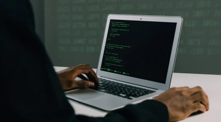 Operação “404” bloqueia 200 sites ilegais no Brasil, Reino Unido e Peru