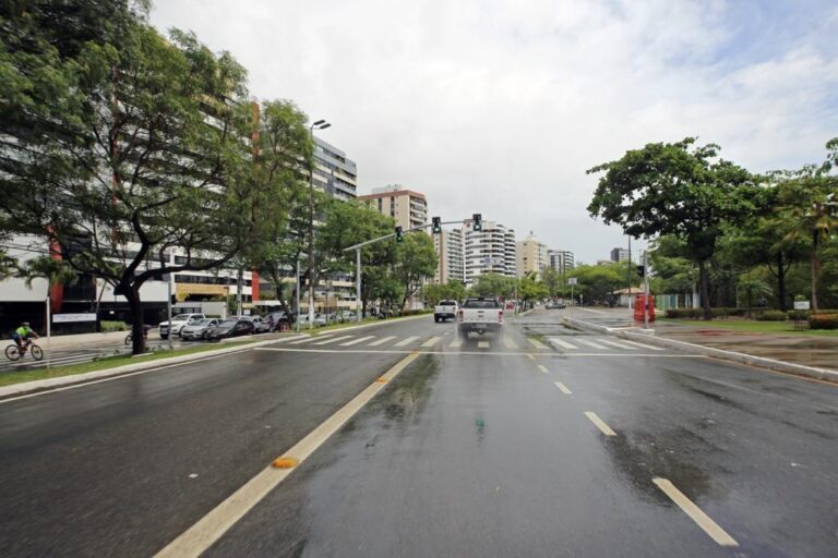 Março tem acumulado de 198 mm de chuva na capital e supera a média histórica