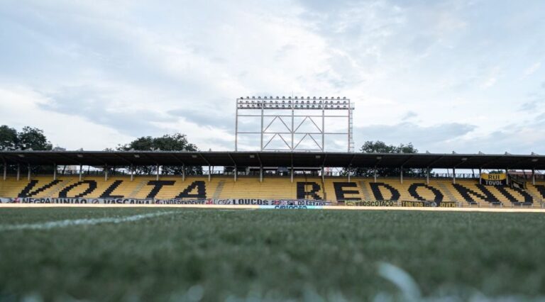 Volta Redonda recebe Fluminense na abertura das semifinais do Cariocão
