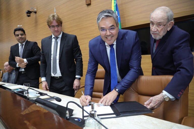 Sérgio Reis é empossado deputado estadual