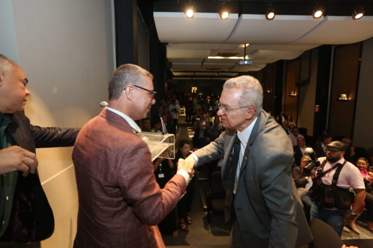 Governador de SE empossa novo presidente do Banese, Marco Queiroz