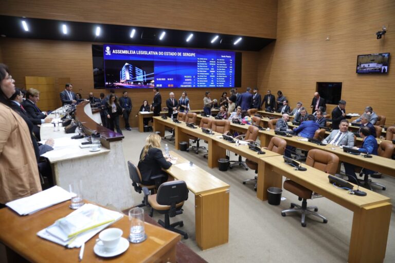 Assembleia aprova PL que transfere estrutura do Governo do Estado para municípios