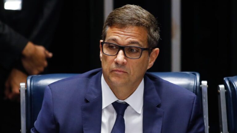 Senado convida Campos Neto para explicar juros