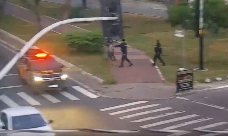 PM prende homem no momento em que agredia mulher