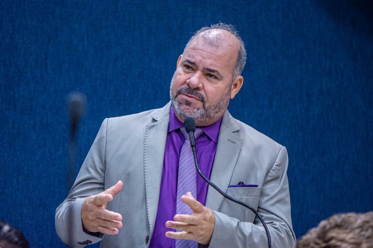 “Prefeitura terceirizando atividade fim é prefeitura fraca”, diz vereador Isac