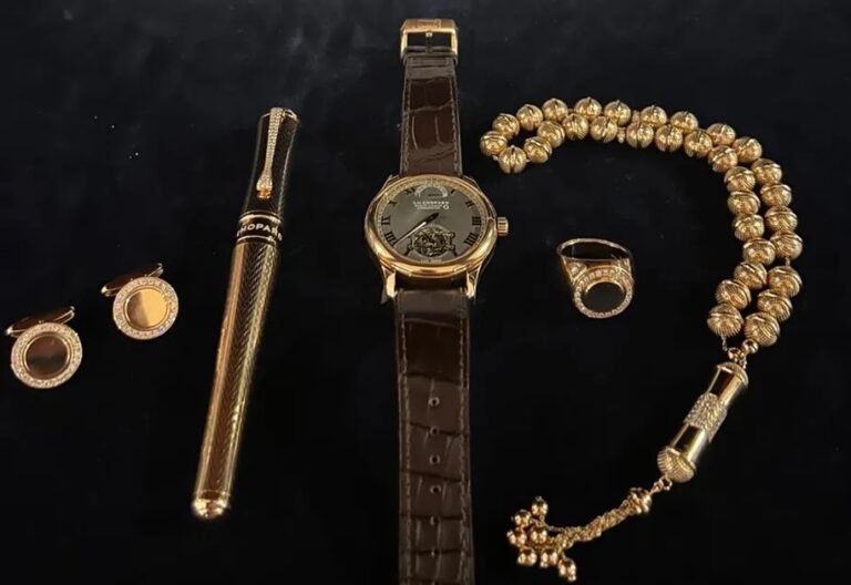 Bolsonaro devolve kit de joias sauditas após determinação do TCU