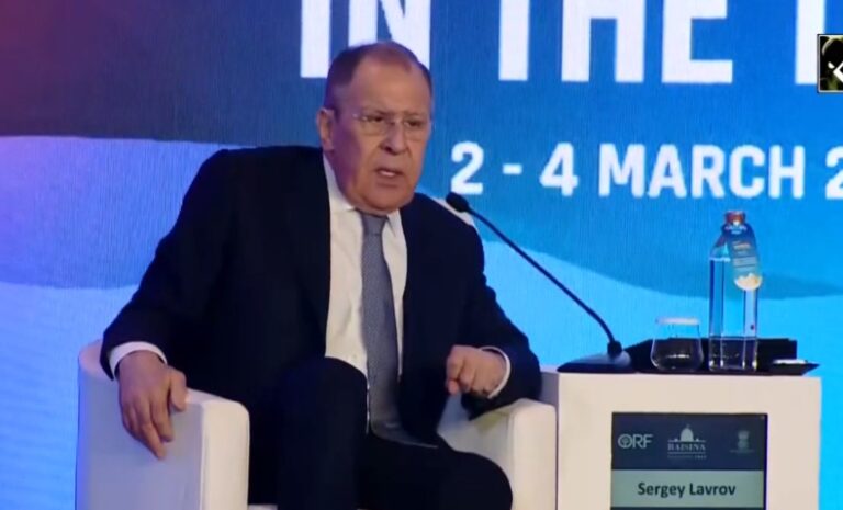 Em conferência, Lavrov diz que guerra não foi iniciada pela Rússia e plateia dá risada