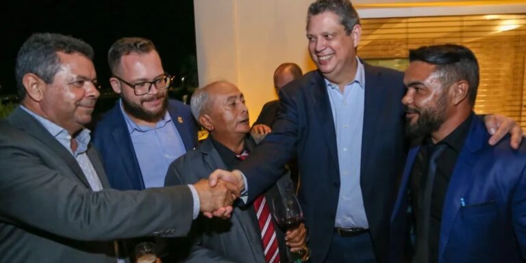 Ministro Márcio Macêdo reúne vários prefeitos e lideranças sergipanas em Brasília