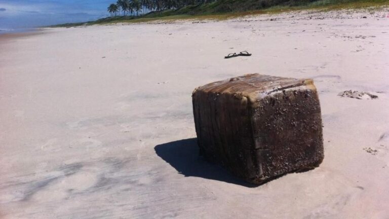 Os objetos estranhos que aparecem misteriosamente nas praias