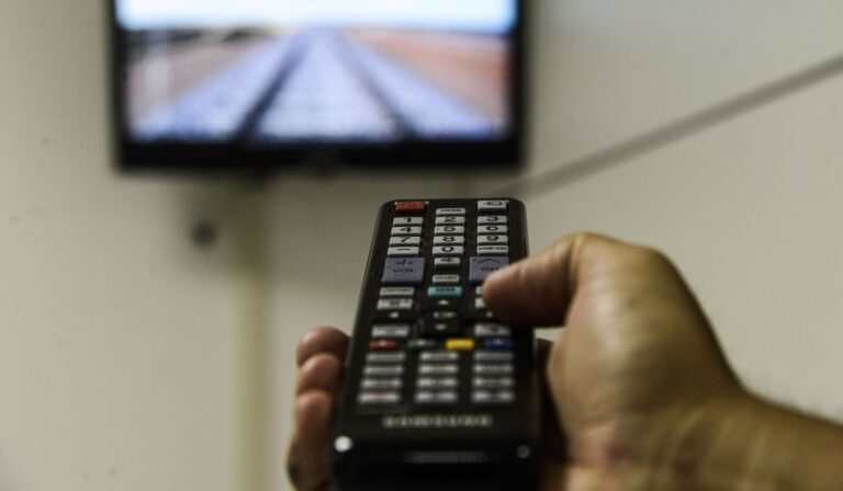 Famílias de baixa renda podem solicitar parabólica digital gratuita