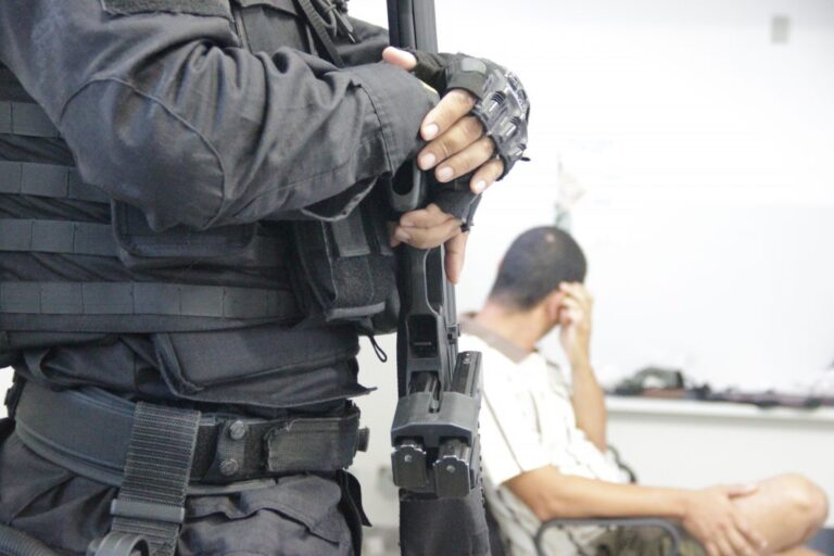 PC prende pai suspeito de manter filho com deficiência em cárcere privado