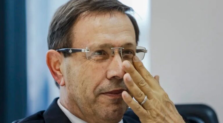 Alpargatas alega calote de Carlos Wizard e vai à Justiça