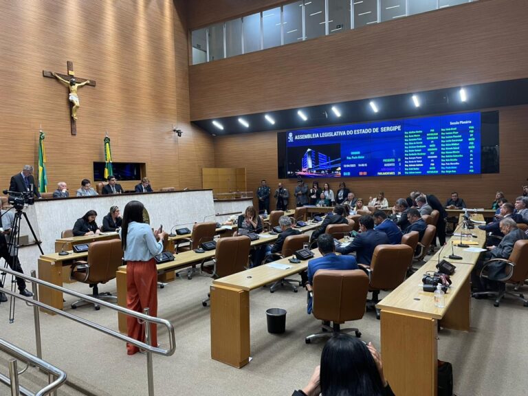 Alese aprova projeto para atuação de psicólogos e assistentes sociais em escolas