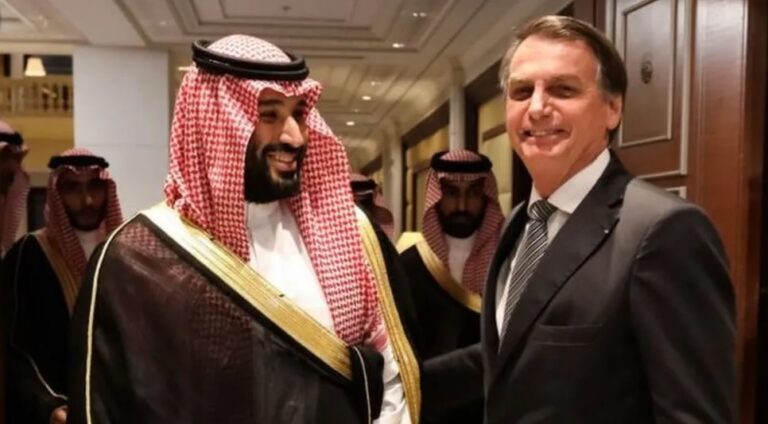 Bolsonaro deve depor à PF nesta quarta sobre presentes milionários