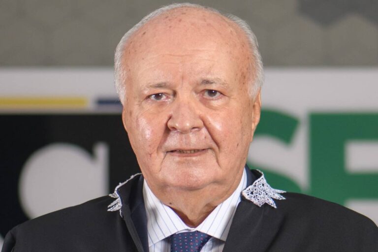 Conselheiro Carlos Pinna morre aos 74 anos