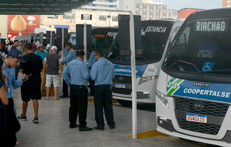 Feriadão terá reforço na frota de ônibus e fiscalização será intensificada pelo DER