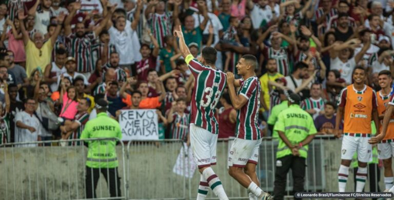 Fluminense derrota Athletico-PR e permanece na ponta do Brasileiro