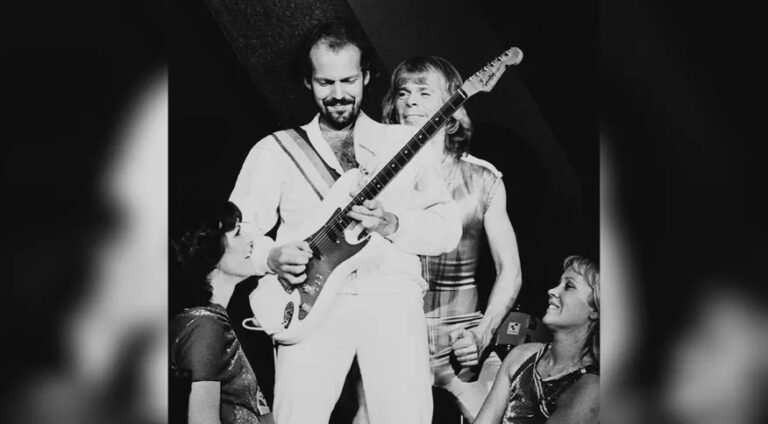 Lasse Wellander, guitarrista de longa data do ABBA, morre aos 70 anos por câncer