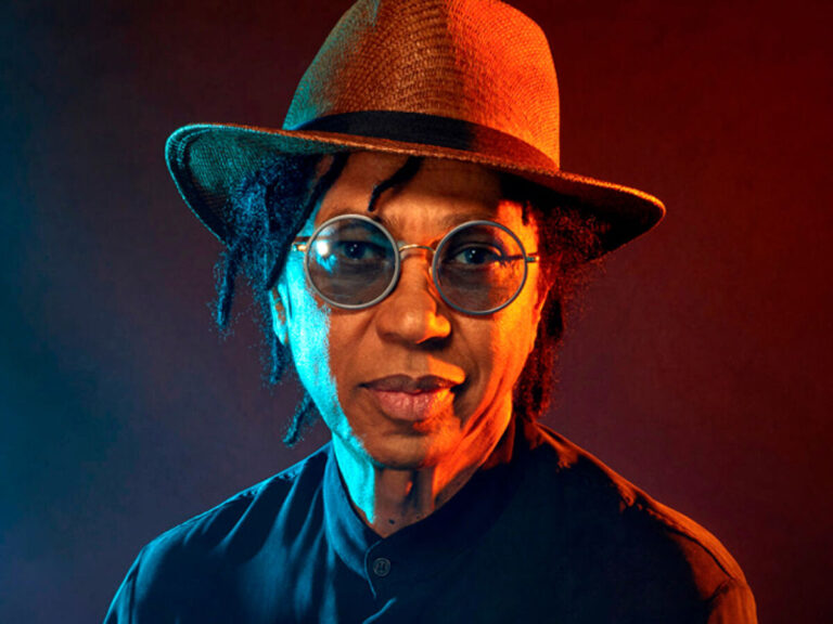 Djavan se apresenta nesta quinta-feira em Aracaju