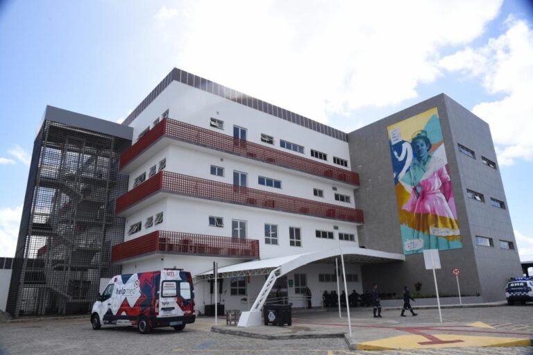 Edvaldo inaugura maternidade Lourdes Nogueira