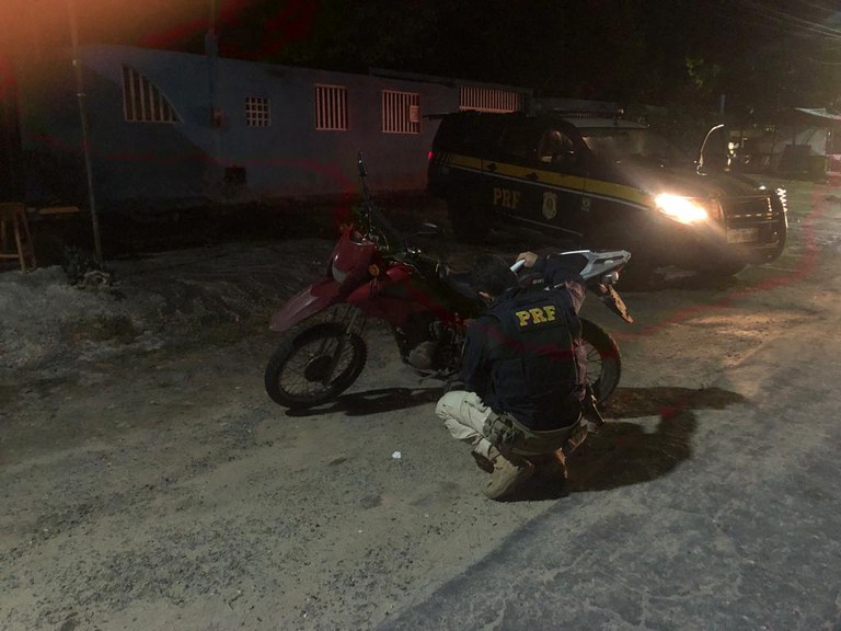 Polícia Rodoviária Federal recupera motocicleta roubada