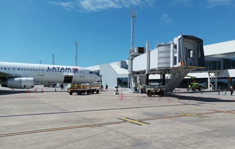Aeroporto Santa Maria ganha pontes móveis para embarque e desembarque