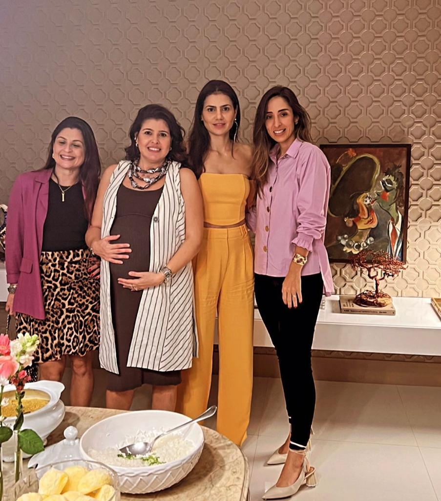 Dermatologista Paula Barreto recebe familiares e amigas para o Chá de Júlia!!