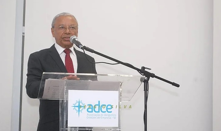 ADCE-SE empossa novo presidente e homenageia empresário sergipano