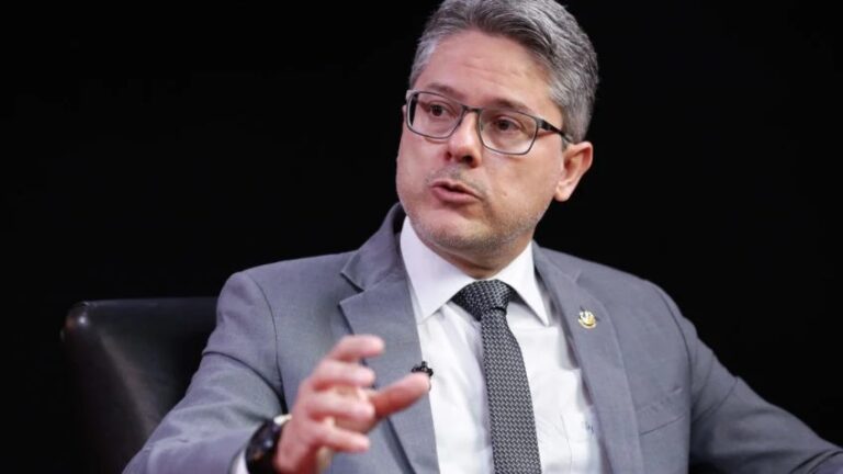 Senador Alessandro Vieira classifica possível recondução de Aras na PGR como “afronta à democracia”