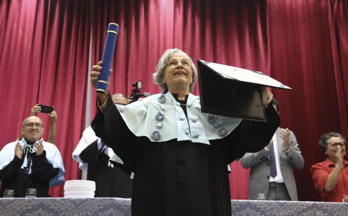 Ana Lúcia é primeira professora da educação básica a receber Honoris Causa na UFS