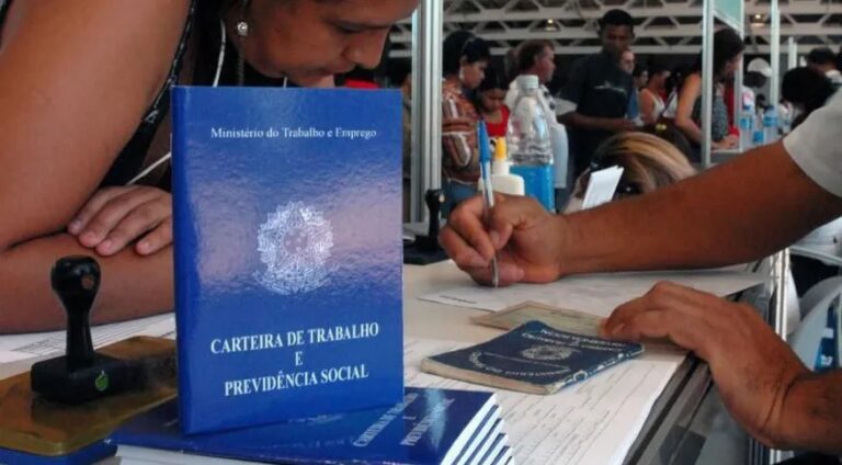 Desemprego atinge em abril menor patamar em oito anos