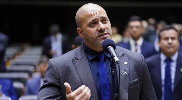 STF tem maioria para derrubar perdão de Bolsonaro a Daniel Silveira